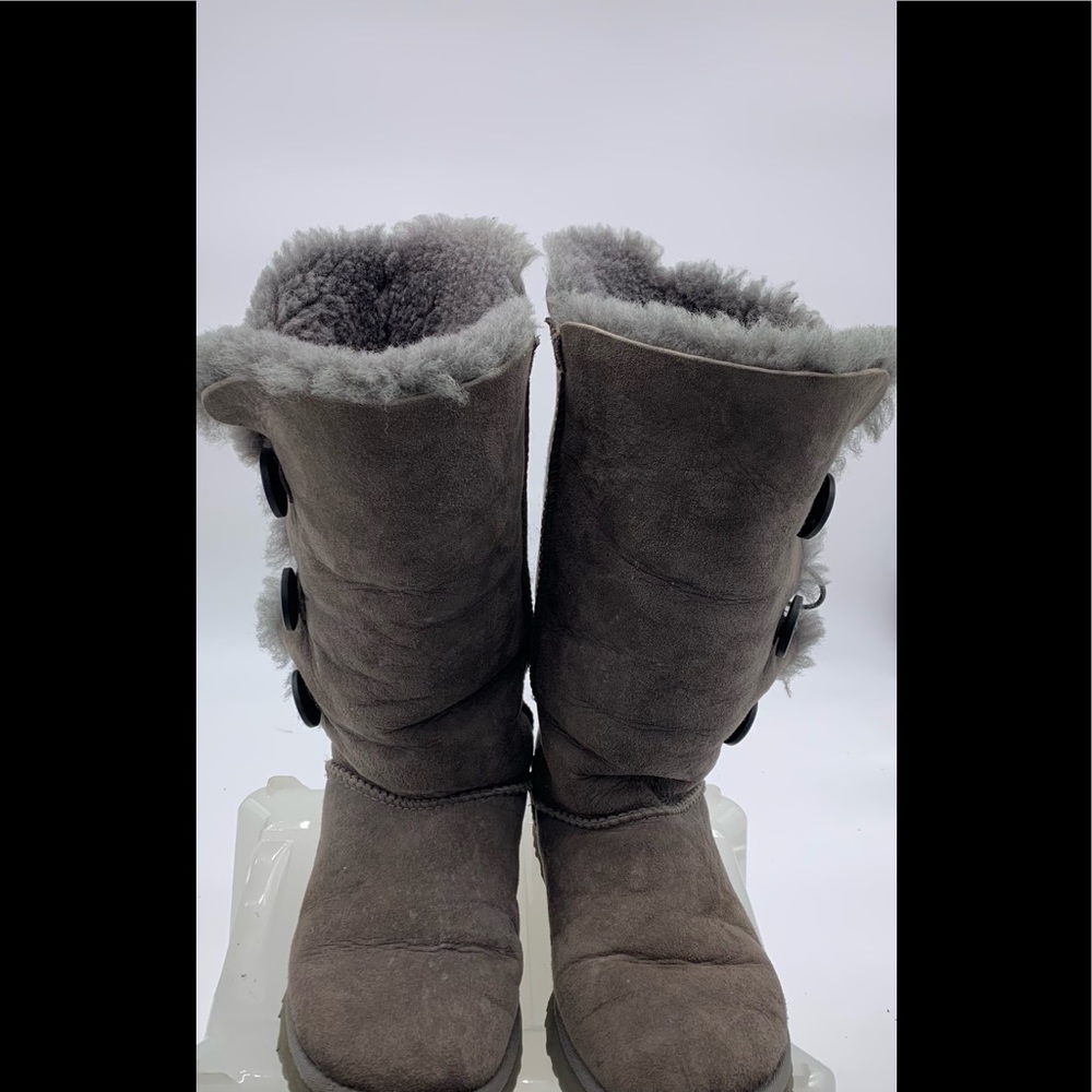 Koolaburra by Ugg snow boots, gray in color and size 7